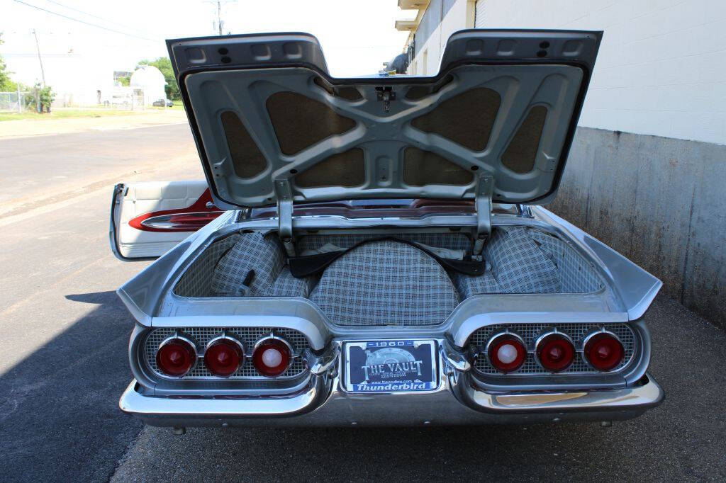 1960 Ford Thunderbird 16
