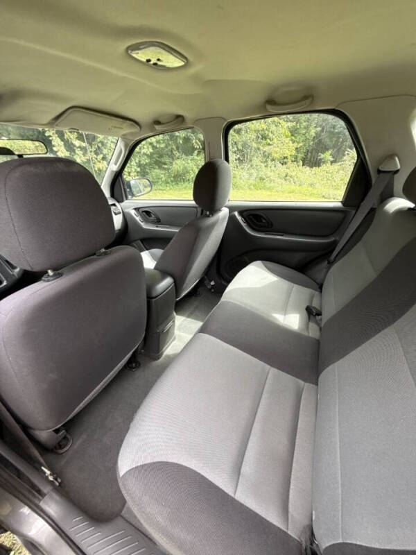 2004 Ford Escape XLS