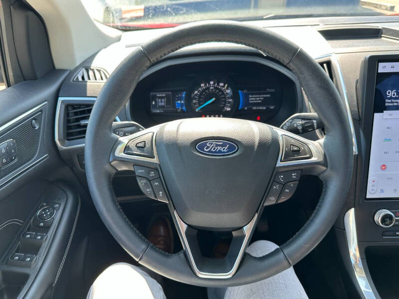 2024 Ford Edge Titanium