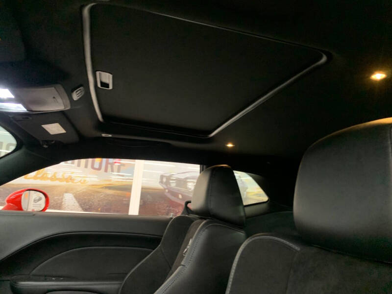 2018 Dodge Challenger 392 HEMI Scat Pack Shaker