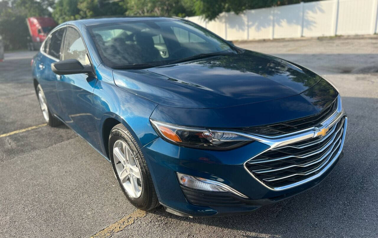 2019 CHEVROLET Malibu Sedan - $17,800