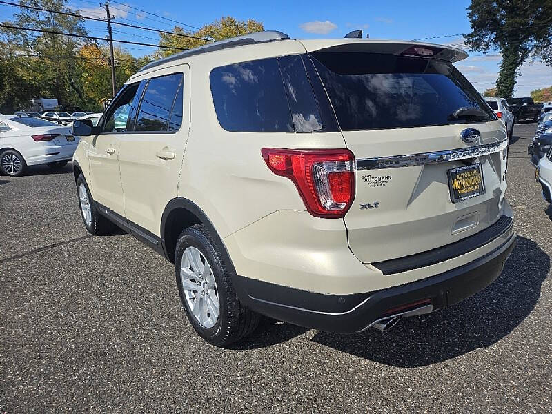 2018 Ford Explorer XLT photo 5