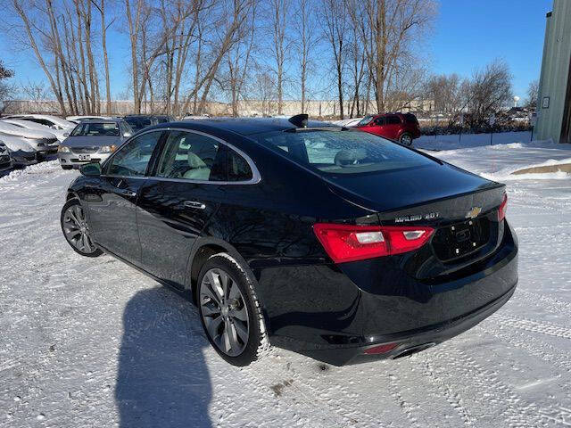 2016 Chevrolet Malibu 2LZ Premier photo 2