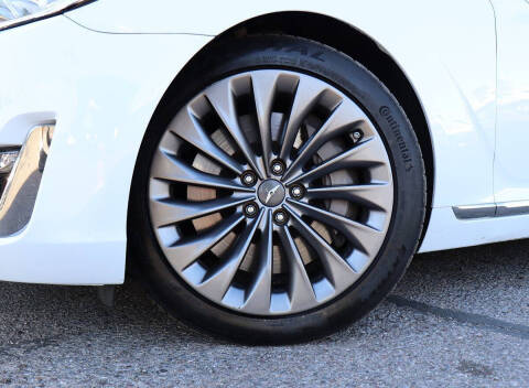 2017 Genesis G90