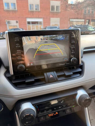 2019 Toyota RAV4 Hybrid XLE