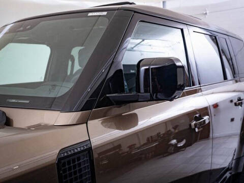 2025 Land Rover Defender 110 P500 X-Dynamic SE