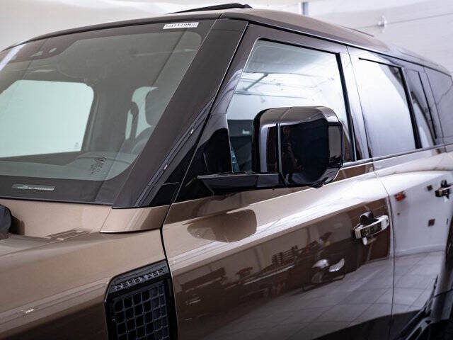 2025 Land Rover Defender 110 P500 X-Dynamic SE