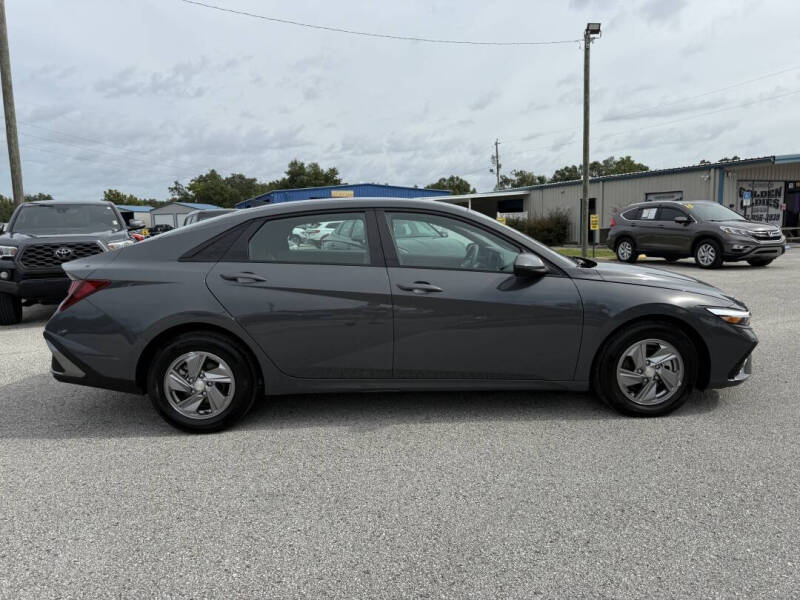 2025 Hyundai Elantra SE