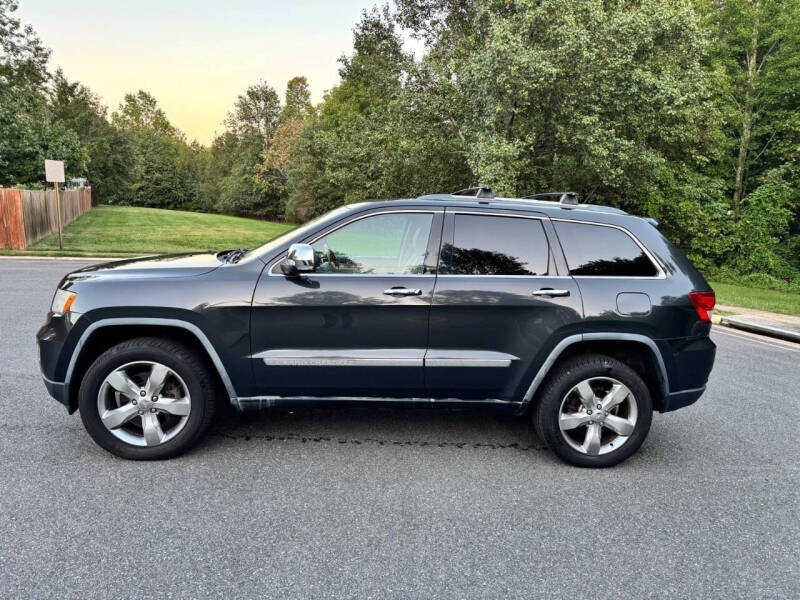 2011 Jeep Grand Cherokee Overland photo 2