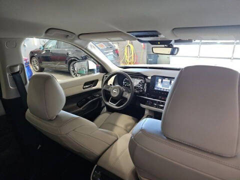 2025 Nissan Pathfinder SL