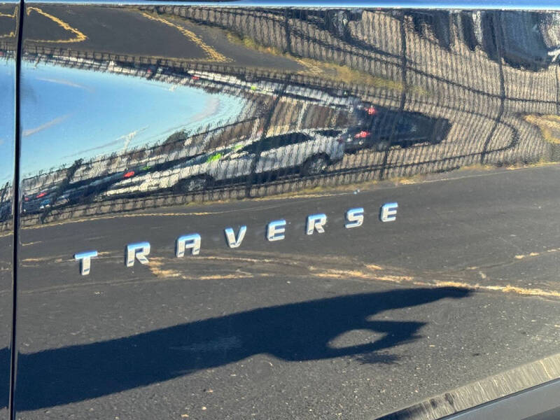 2023 Chevrolet Traverse LT Cloth