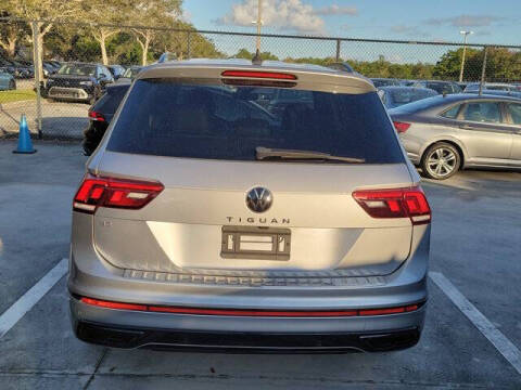 2023 Volkswagen Tiguan SE R-Line Black