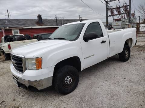 2007 GMC Sierra 2500HD for sale at GLOBAL AUTOMOTIVE in Grayslake IL