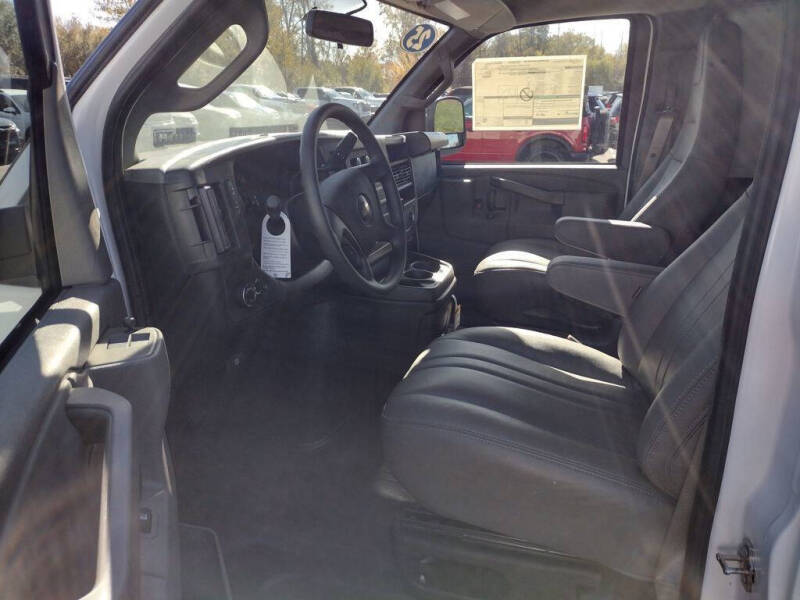 2025 Chevrolet Express 2500