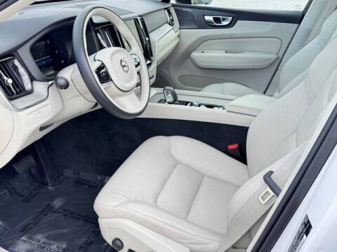 2023 Volvo XC60 B5 Plus Dark Theme