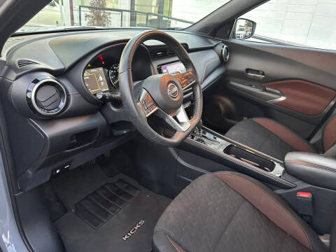 2022 Nissan Kicks SR