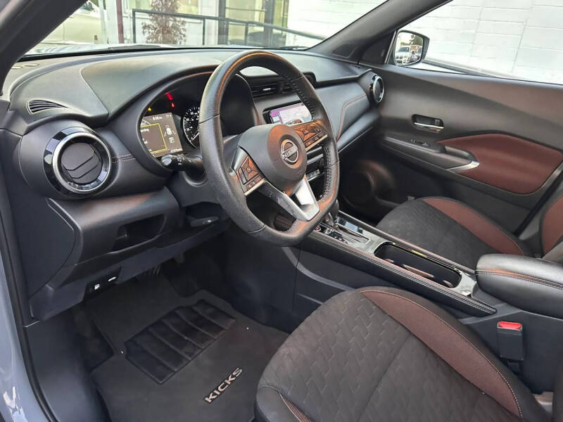 2022 Nissan Kicks SR