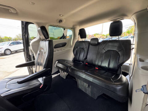 2020 Chrysler Voyager LXi