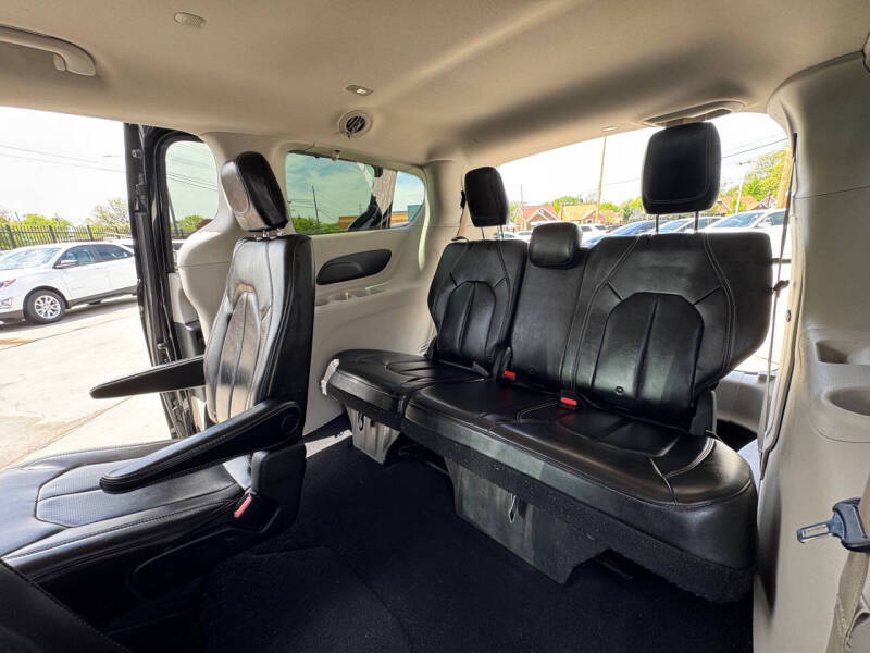 2020 Chrysler Voyager LXi