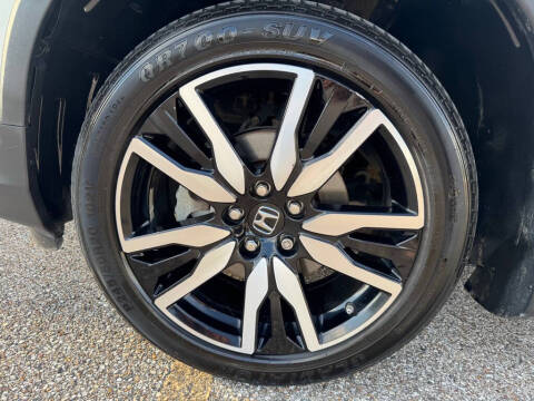 2019 Honda Pilot Touring w/Rear Captain's Chairs