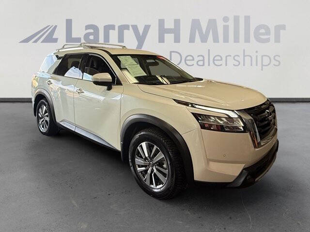 2022 Nissan Pathfinder SL