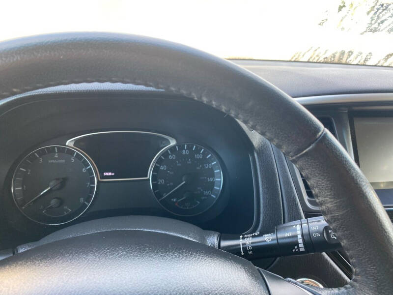 2016 Nissan Pathfinder SV