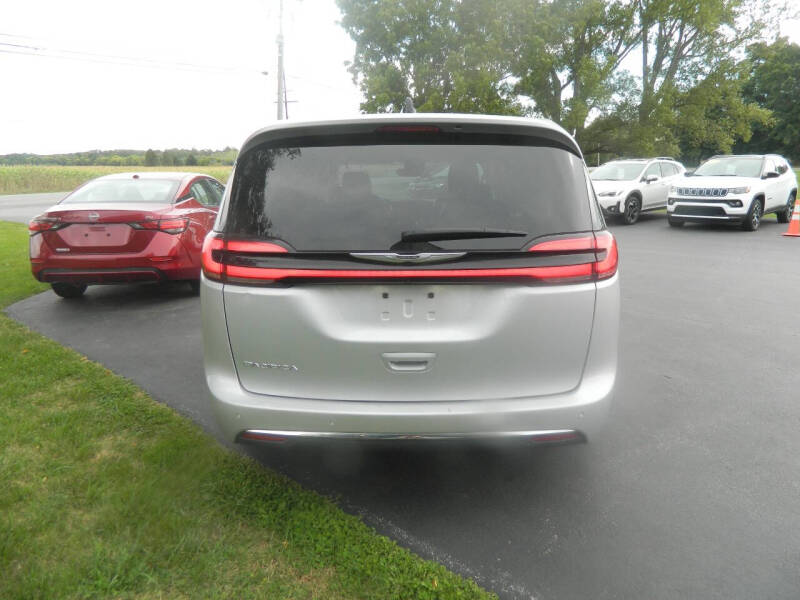 2024 Chrysler Pacifica Touring L