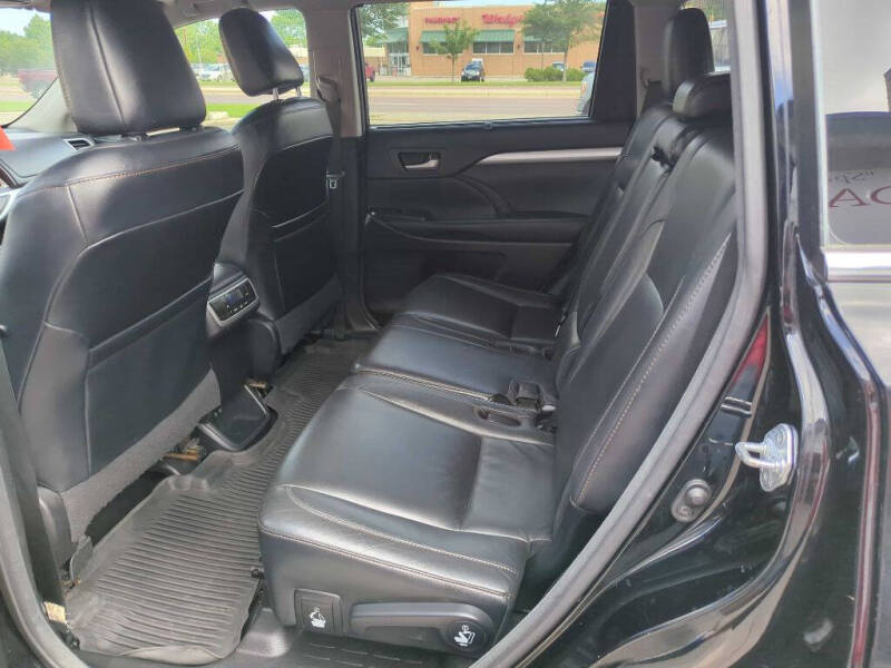 2017 Toyota Highlander SE