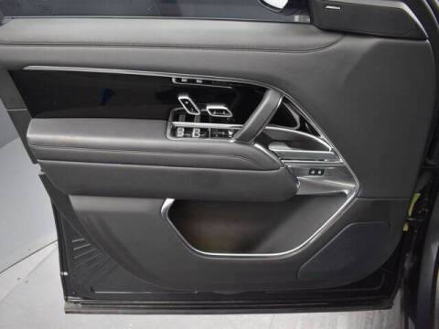 2023 Land Rover Range Rover P400 SE LWB