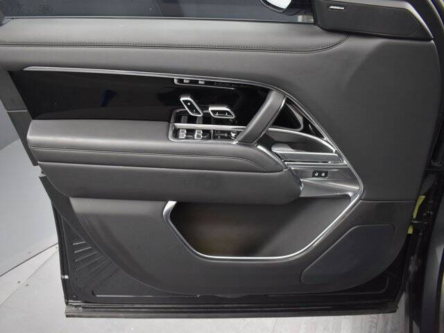 2023 Land Rover Range Rover P400 SE LWB