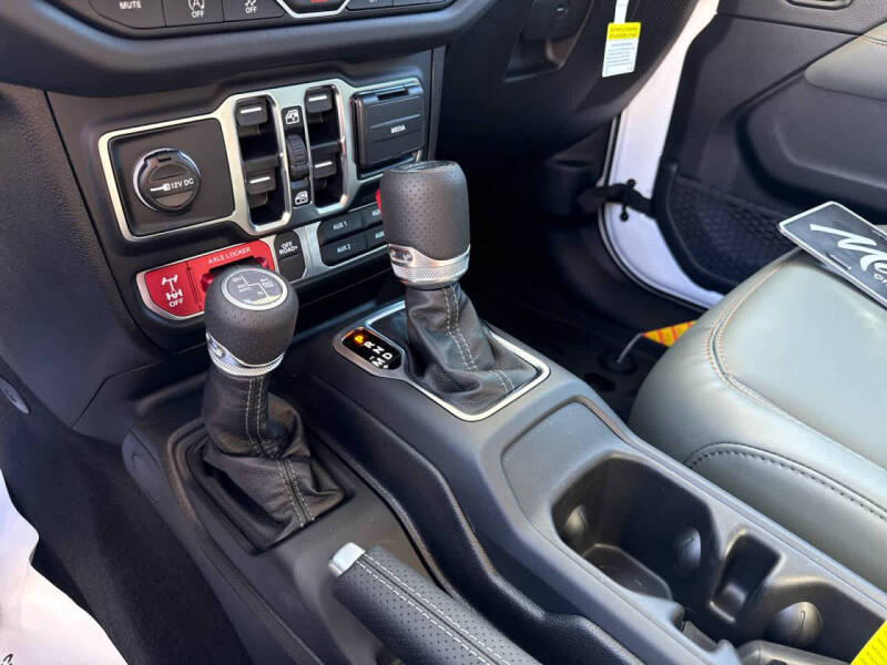 2025 Jeep Gladiator Mojave X