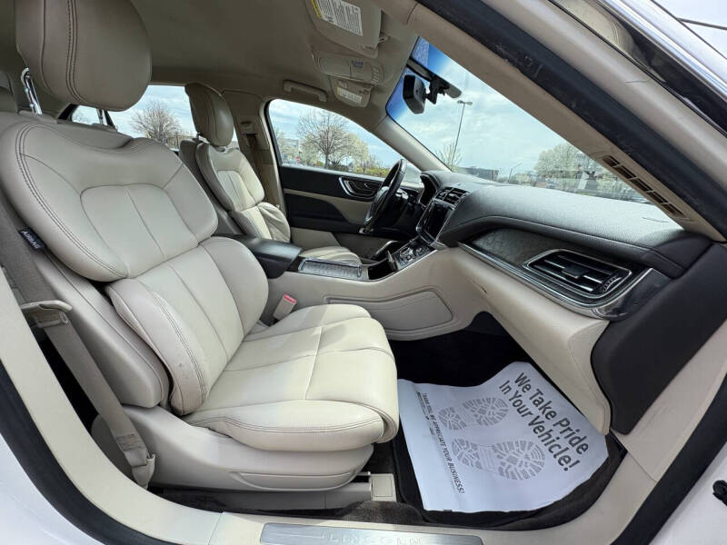 2017 Lincoln Continental Premiere