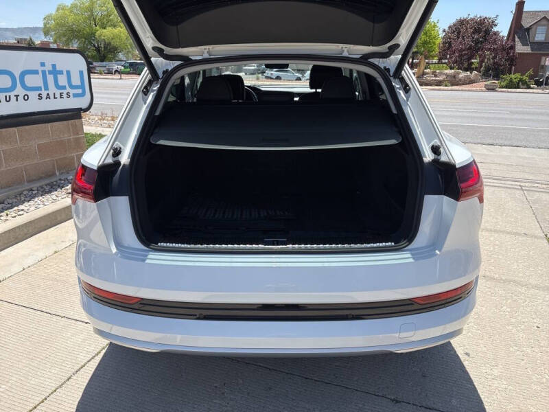 2021 Audi e-tron quattro Premium Plus