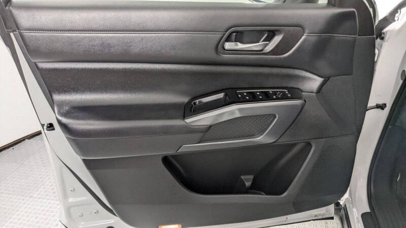 2022 Nissan Pathfinder SL