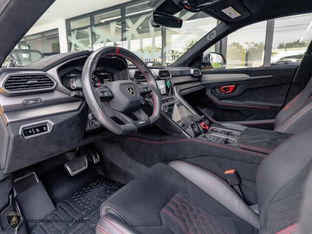 2023 Lamborghini Urus Performante