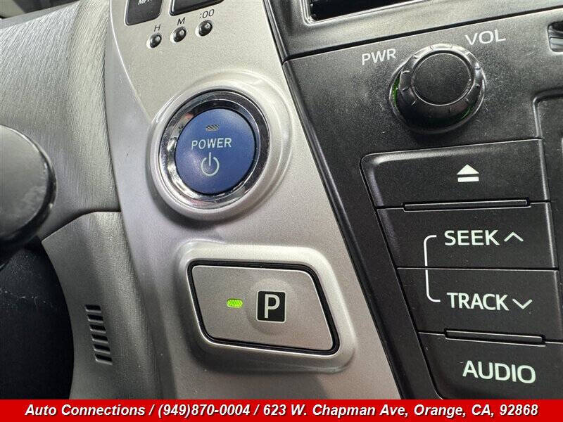 2013 Toyota Prius v Three