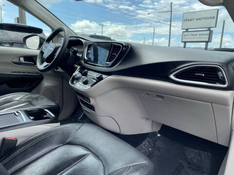 2022 Chrysler Pacifica Touring L