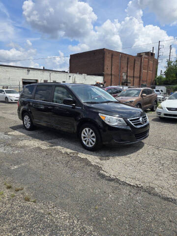 2012 Volkswagen Routan SE