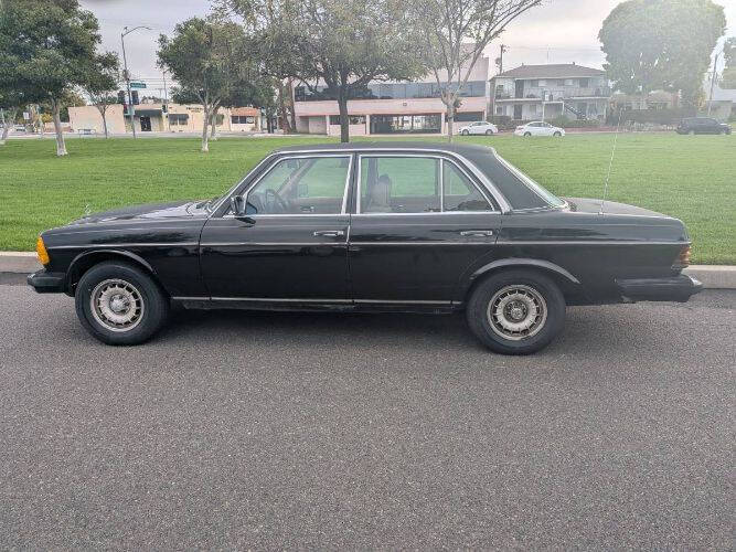 1982 Mercedes-Benz 300-Class