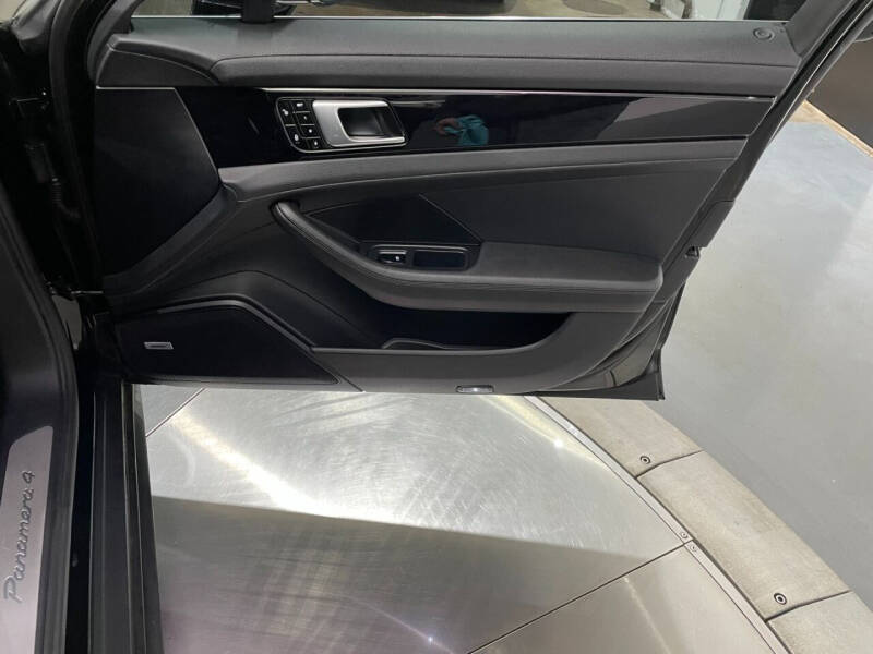 2018 Porsche Panamera 4