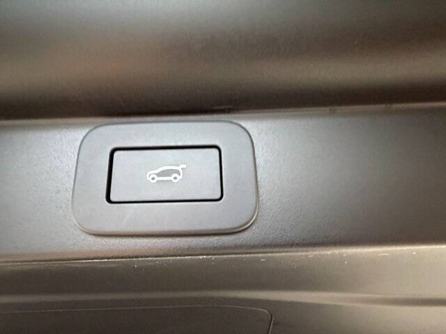 2025 Land Rover Range Rover P400 SE LWB