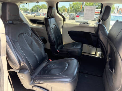 2017 Chrysler Pacifica Touring-L