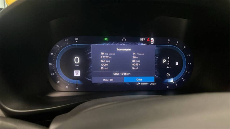 2025 Volvo XC40 B5 Core Bright Theme