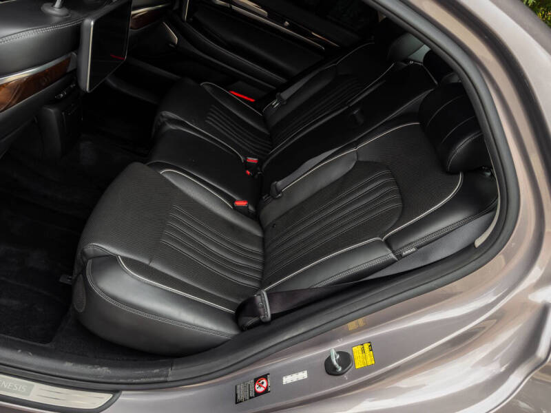 2018 Genesis G90