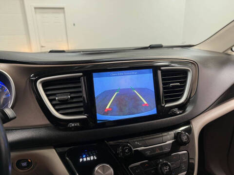 2017 Chrysler Pacifica Touring-L