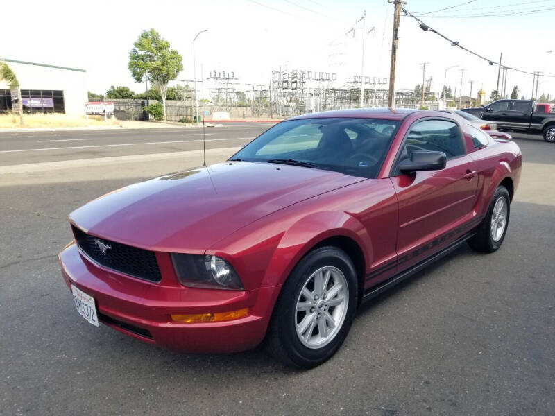 2005 Ford Mustang V6 Deluxe