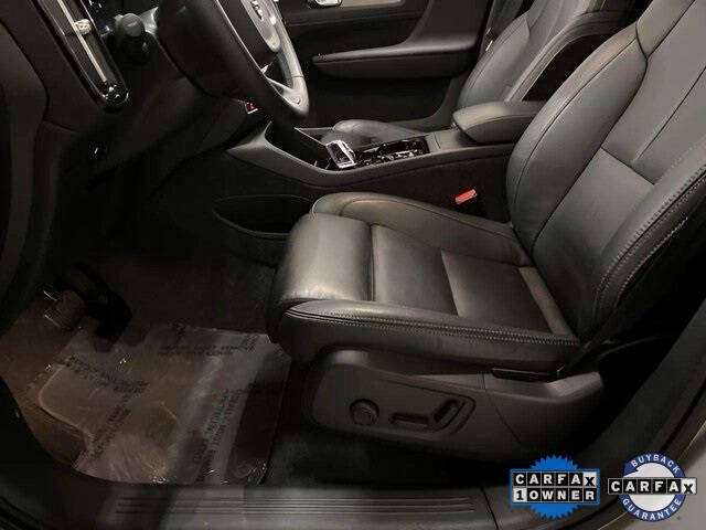 2025 Volvo XC40 B5 Plus Bright Theme