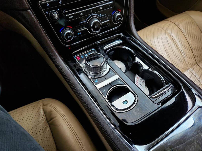 2015 Jaguar XJ
