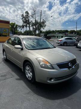 2009 Nissan Altima for sale at BSS AUTO SALES INC in Eustis FL