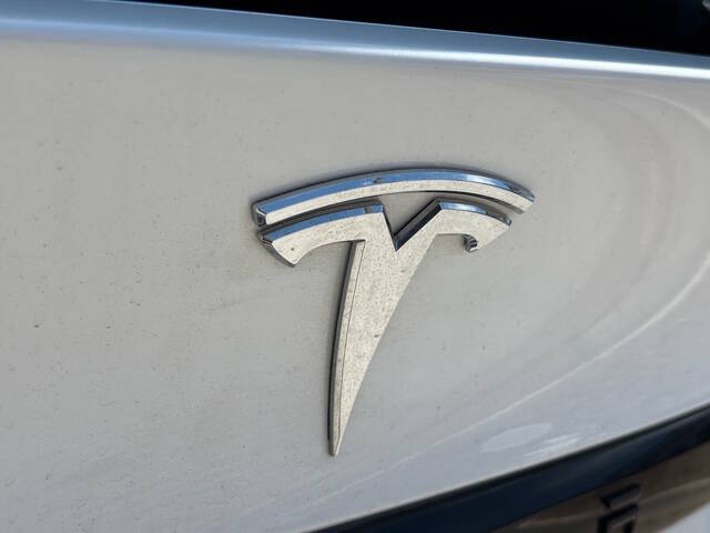 2022 Tesla Model X 16